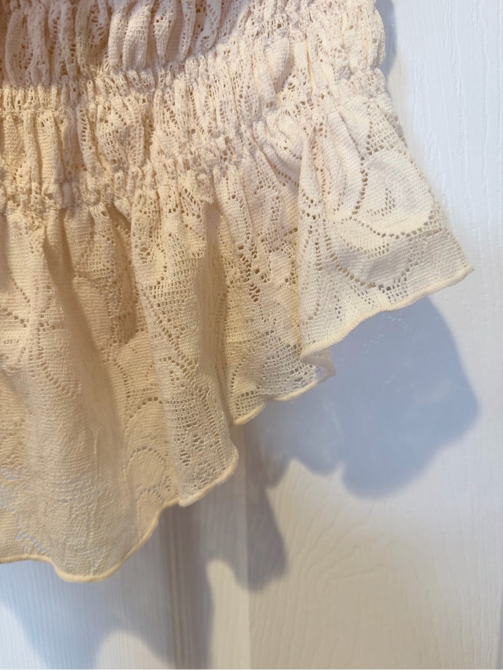 UO Out from Under Ruched & Ruffled Strapless Tube Top - Picture 4 of 5